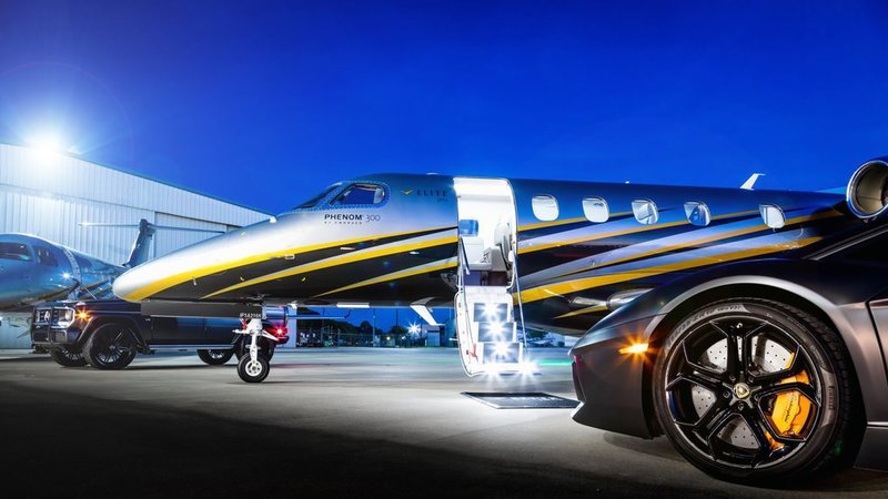 Why An Airplane Charter Service in Naples, FL Is A Great Choice