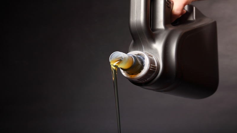 Can Changing Oil Distributors Make A Difference In A Des Moines, IA Trucking Business?