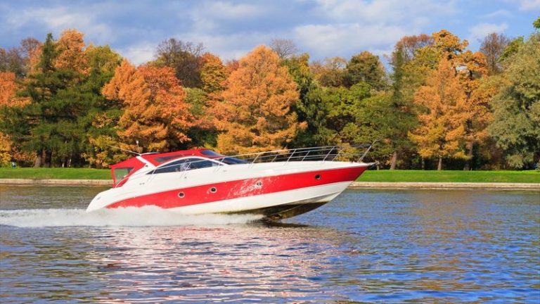 Pontoon Boats in Lake Havasu City Help People Socialize Safely